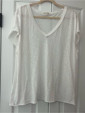 We The Free White V-Neck Short Sleeve Tee size xl free people
